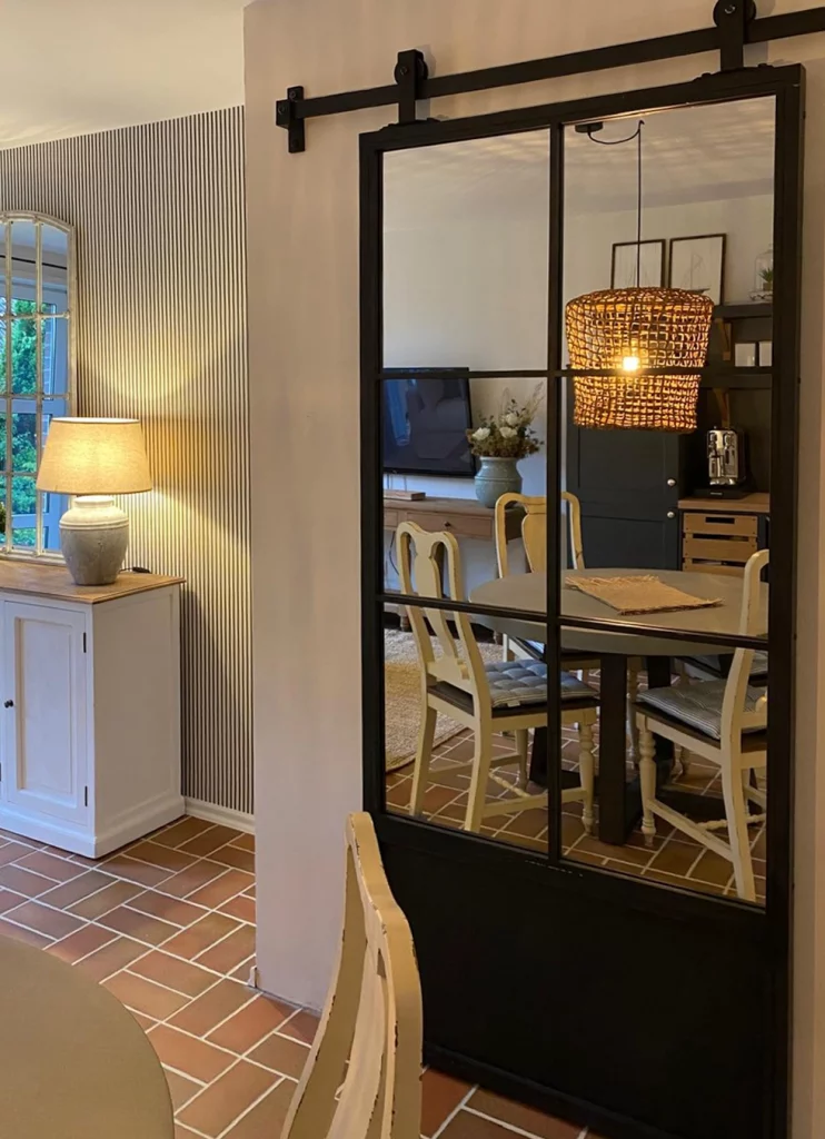 Der Einbauschrank im Industrie Stil in der Diele der Ferienwohnung Prerow Pause